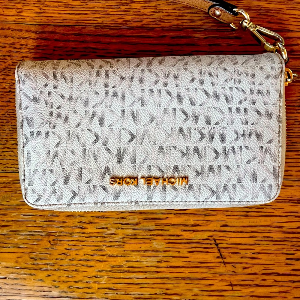 Michael Kors zip wallet
